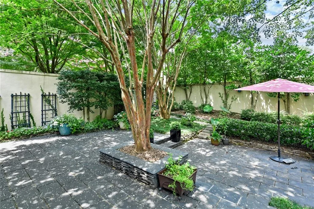 2 Braemore Drive, Sandy Springs, Georgia 30328, 3 Bedrooms Bedrooms, ,2 BathroomsBathrooms,Residential,Sold,2 Braemore Drive,6924052