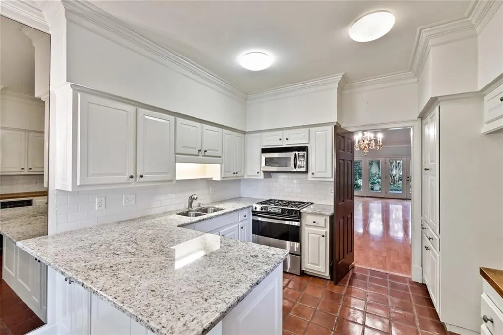 2 Braemore Drive, Sandy Springs, Georgia 30328, 3 Bedrooms Bedrooms, ,2 BathroomsBathrooms,Residential,Sold,2 Braemore Drive,6924052