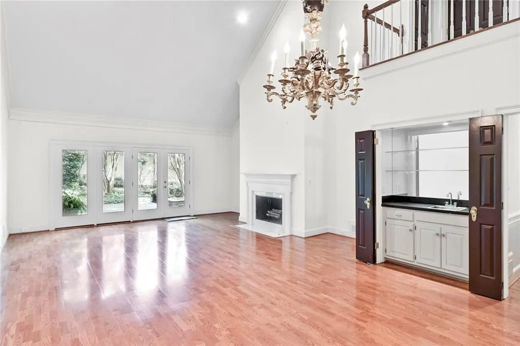 2 Braemore Drive, Sandy Springs, Georgia 30328, 3 Bedrooms Bedrooms, ,2 BathroomsBathrooms,Residential,Sold,2 Braemore Drive,6924052
