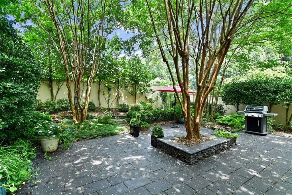 2 Braemore Drive, Sandy Springs, Georgia 30328, 3 Bedrooms Bedrooms, ,2 BathroomsBathrooms,Residential,Sold,2 Braemore Drive,6924052