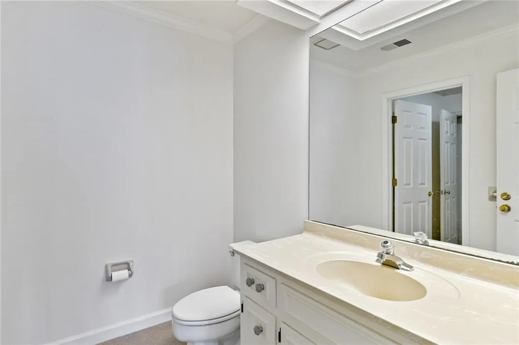 2 Braemore Drive, Sandy Springs, Georgia 30328, 3 Bedrooms Bedrooms, ,2 BathroomsBathrooms,Residential,Sold,2 Braemore Drive,6924052