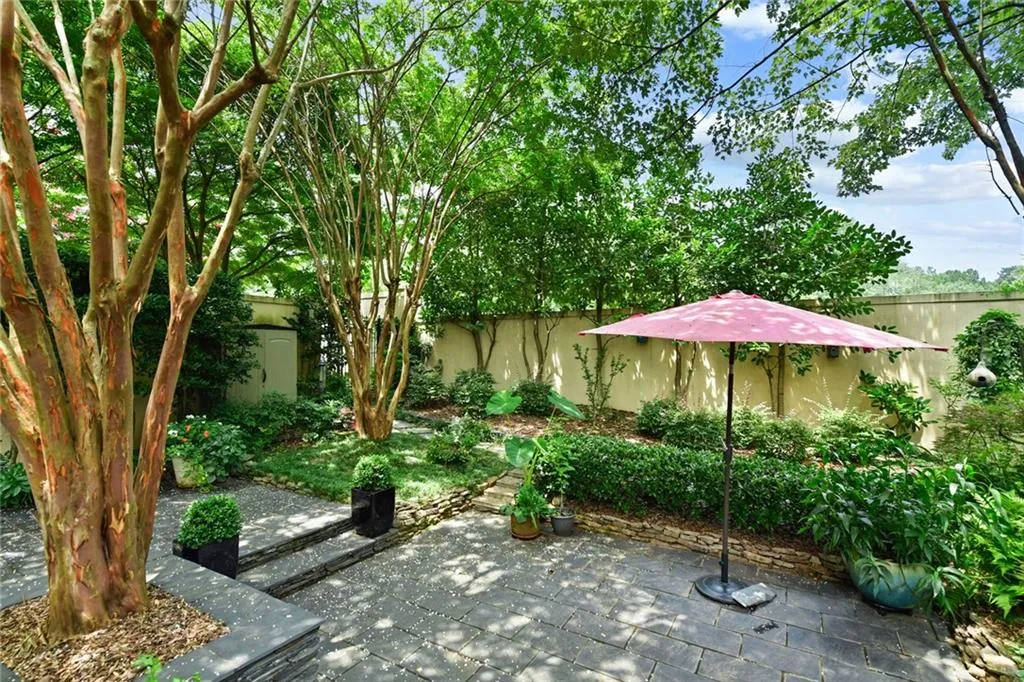 2 Braemore Drive, Sandy Springs, Georgia 30328, 3 Bedrooms Bedrooms, ,2 BathroomsBathrooms,Residential,Sold,2 Braemore Drive,6924052