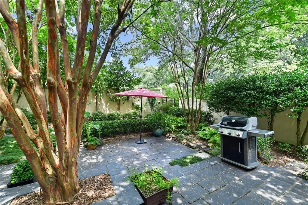 2 Braemore Drive, Sandy Springs, Georgia 30328, 3 Bedrooms Bedrooms, ,2 BathroomsBathrooms,Residential,Sold,2 Braemore Drive,6924052