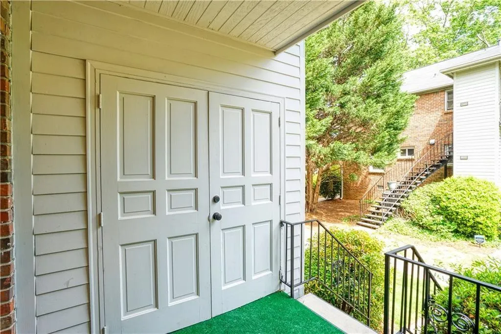 6700 Roswell Road Unit 27a, Atlanta, Georgia 30328, 2 Bedrooms Bedrooms, ,2 BathroomsBathrooms,Residential,Sold,6700 Roswell Road Unit 27a,6757824