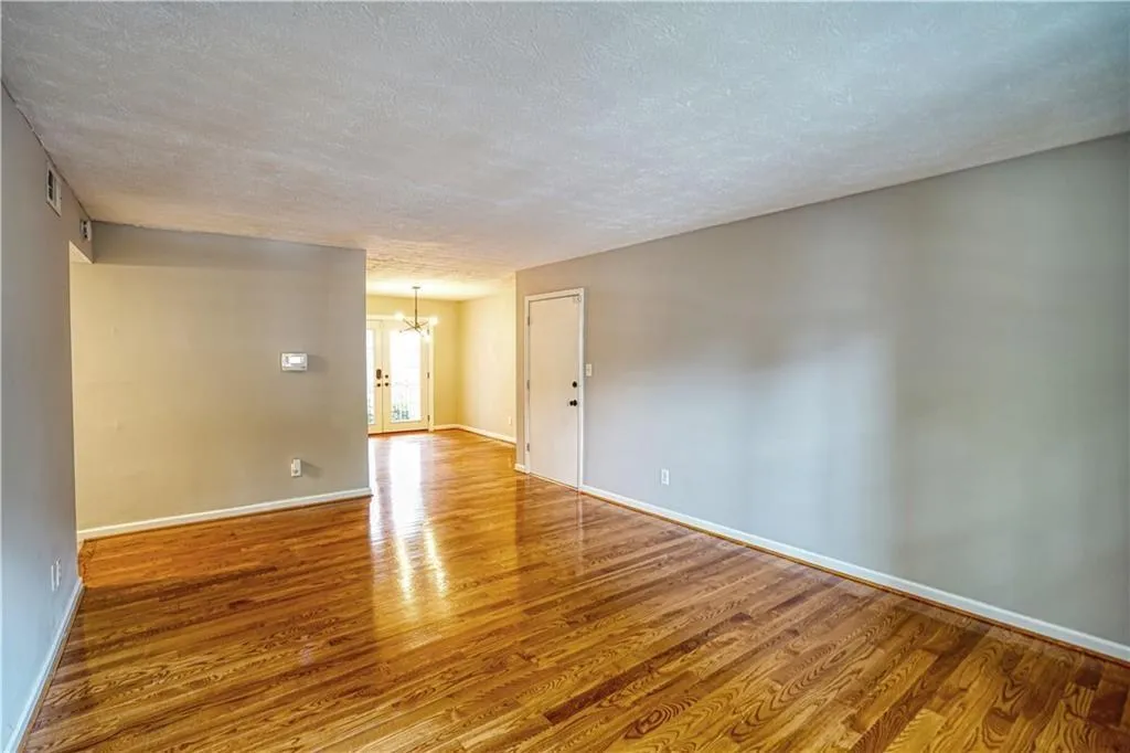 6700 Roswell Road Unit 27a, Atlanta, Georgia 30328, 2 Bedrooms Bedrooms, ,2 BathroomsBathrooms,Residential,Sold,6700 Roswell Road Unit 27a,6757824