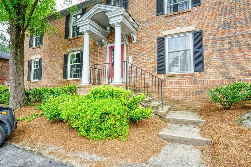 6700 Roswell Road Unit 27a, Atlanta, Georgia 30328, 2 Bedrooms Bedrooms, ,2 BathroomsBathrooms,Residential,Sold,6700 Roswell Road Unit 27a,6757824