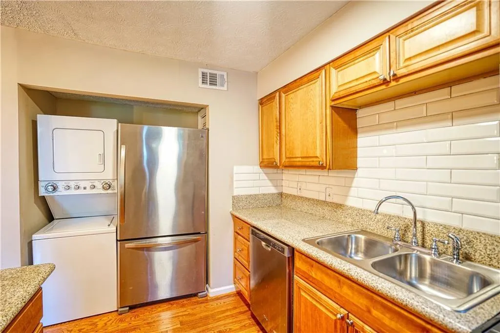 6700 Roswell Road Unit 27a, Atlanta, Georgia 30328, 2 Bedrooms Bedrooms, ,2 BathroomsBathrooms,Residential,Sold,6700 Roswell Road Unit 27a,6757824