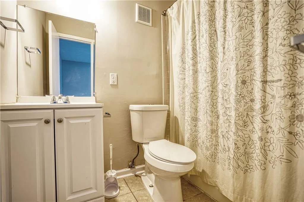 6700 Roswell Road Unit 27a, Atlanta, Georgia 30328, 2 Bedrooms Bedrooms, ,2 BathroomsBathrooms,Residential,Sold,6700 Roswell Road Unit 27a,6757824