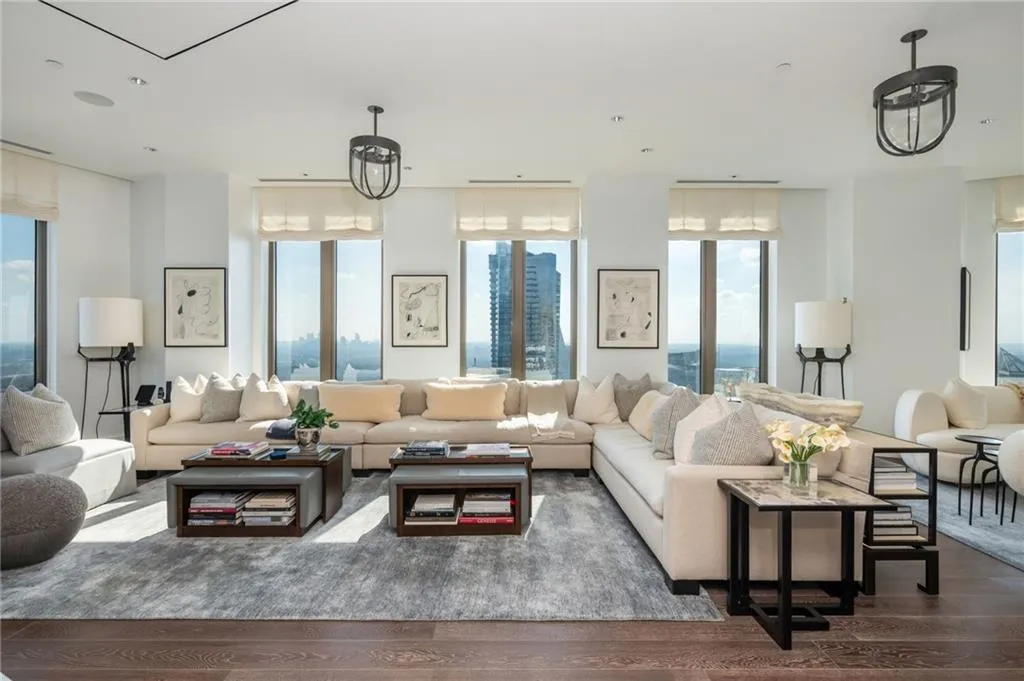 3376 Peachtree Road Ne Unit Ph51, Atlanta, Georgia 30326, 4 Bedrooms Bedrooms, 0 ,4 BathroomsBathrooms,Residential,For Sale,3376 Peachtree Road Ne Unit Ph51,7747907