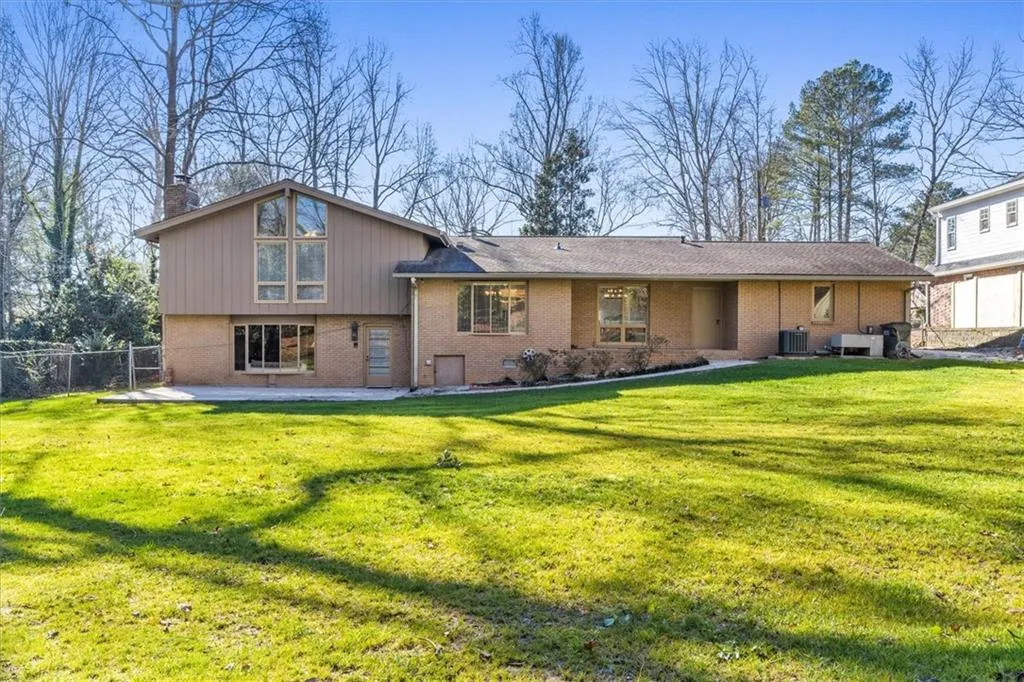 810 Sudbury Road, Sandy Springs, Georgia 30328, 4 Bedrooms Bedrooms, ,4 BathroomsBathrooms,Residential,Sold,810 Sudbury Road,6987887