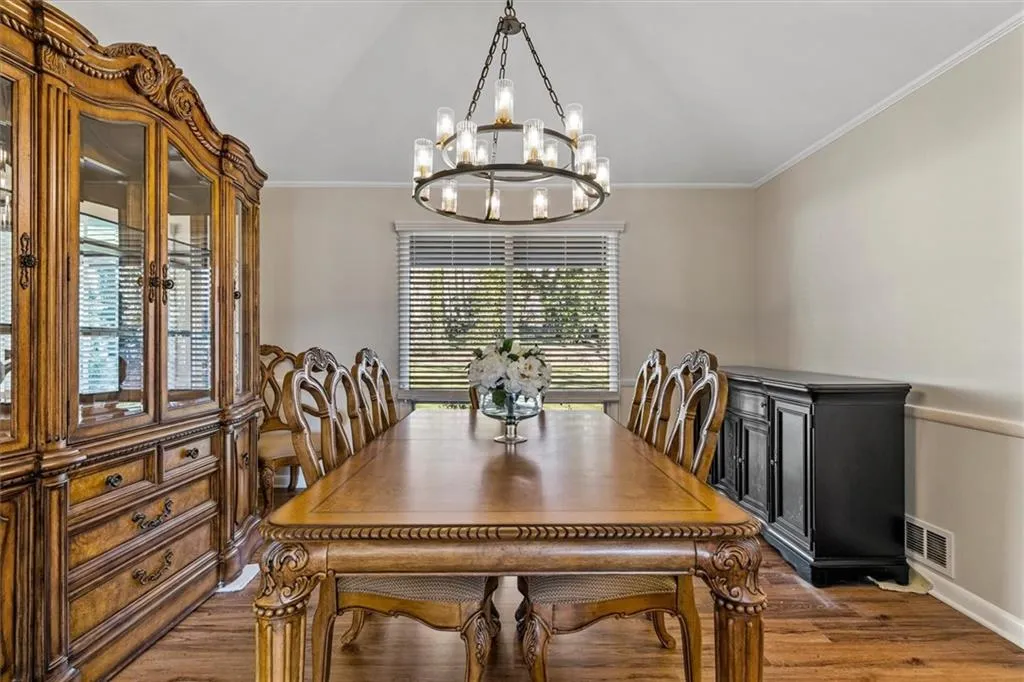 810 Sudbury Road, Sandy Springs, Georgia 30328, 4 Bedrooms Bedrooms, ,4 BathroomsBathrooms,Residential,Sold,810 Sudbury Road,6987887