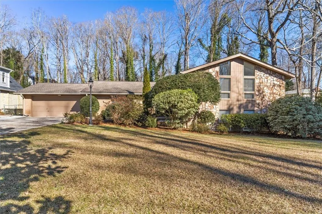 810 Sudbury Road, Sandy Springs, Georgia 30328, 4 Bedrooms Bedrooms, ,4 BathroomsBathrooms,Residential,Sold,810 Sudbury Road,6987887