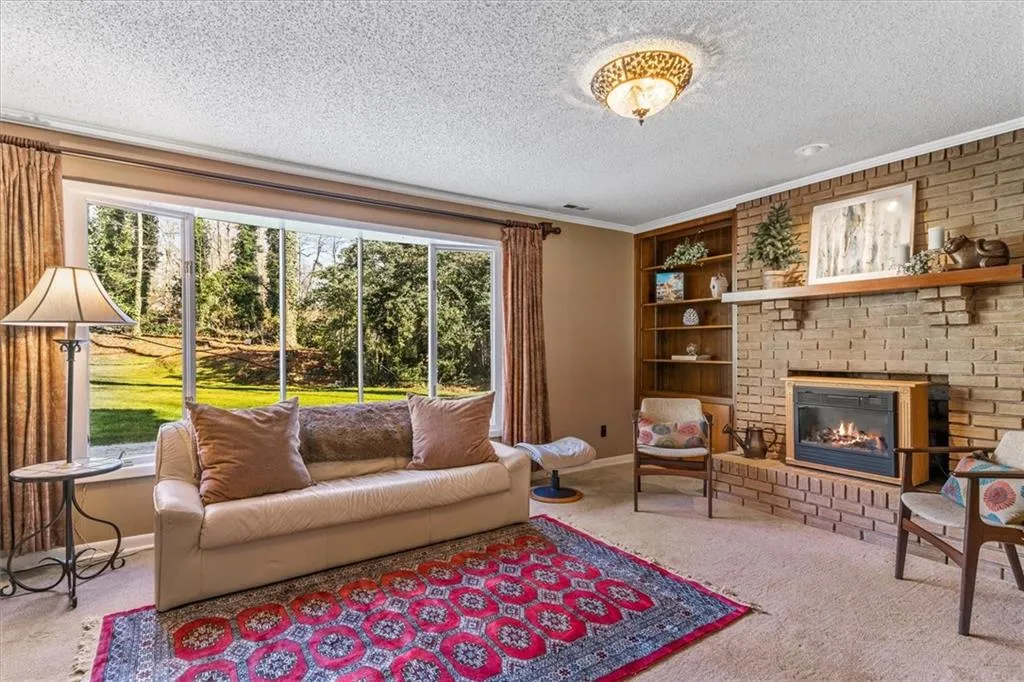 810 Sudbury Road, Sandy Springs, Georgia 30328, 4 Bedrooms Bedrooms, ,4 BathroomsBathrooms,Residential,Sold,810 Sudbury Road,6987887