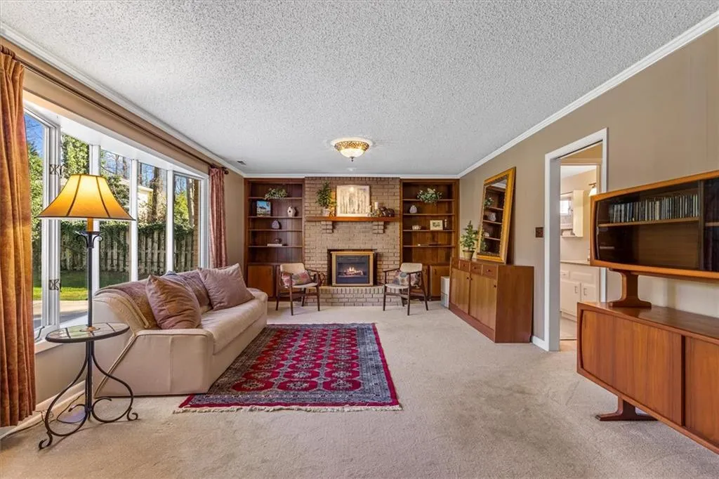 810 Sudbury Road, Sandy Springs, Georgia 30328, 4 Bedrooms Bedrooms, ,4 BathroomsBathrooms,Residential,Sold,810 Sudbury Road,6987887