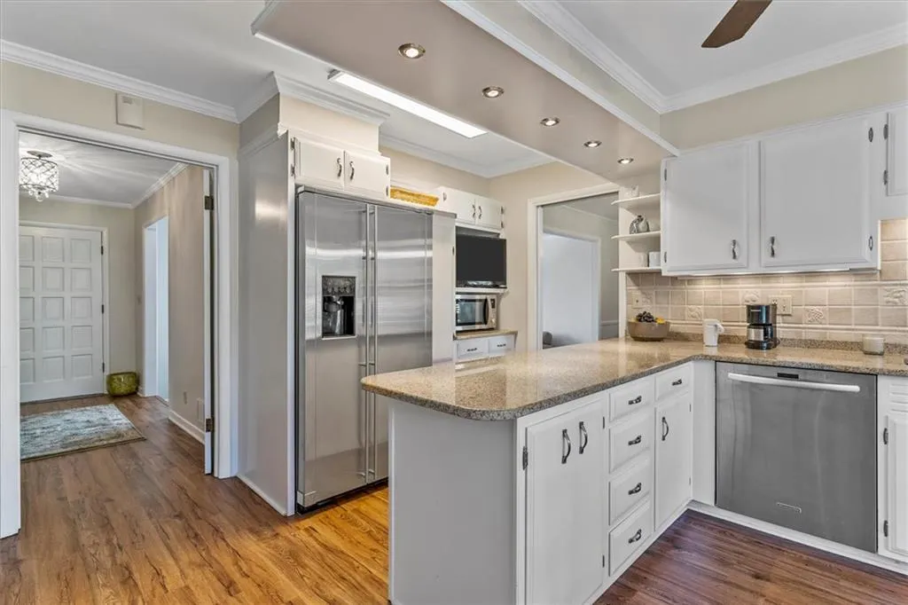 810 Sudbury Road, Sandy Springs, Georgia 30328, 4 Bedrooms Bedrooms, ,4 BathroomsBathrooms,Residential,Sold,810 Sudbury Road,6987887
