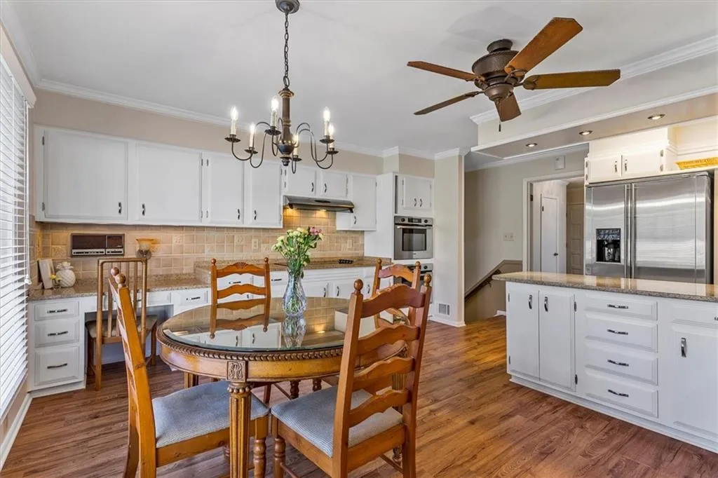 810 Sudbury Road, Sandy Springs, Georgia 30328, 4 Bedrooms Bedrooms, ,4 BathroomsBathrooms,Residential,Sold,810 Sudbury Road,6987887