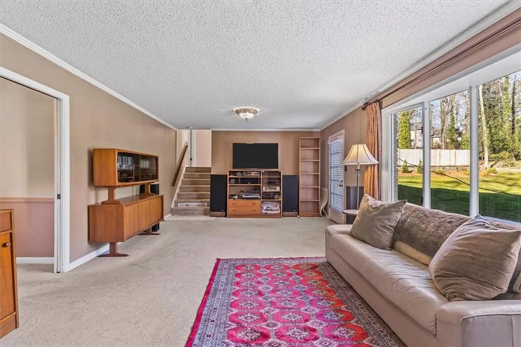 810 Sudbury Road, Sandy Springs, Georgia 30328, 4 Bedrooms Bedrooms, ,4 BathroomsBathrooms,Residential,Sold,810 Sudbury Road,6987887