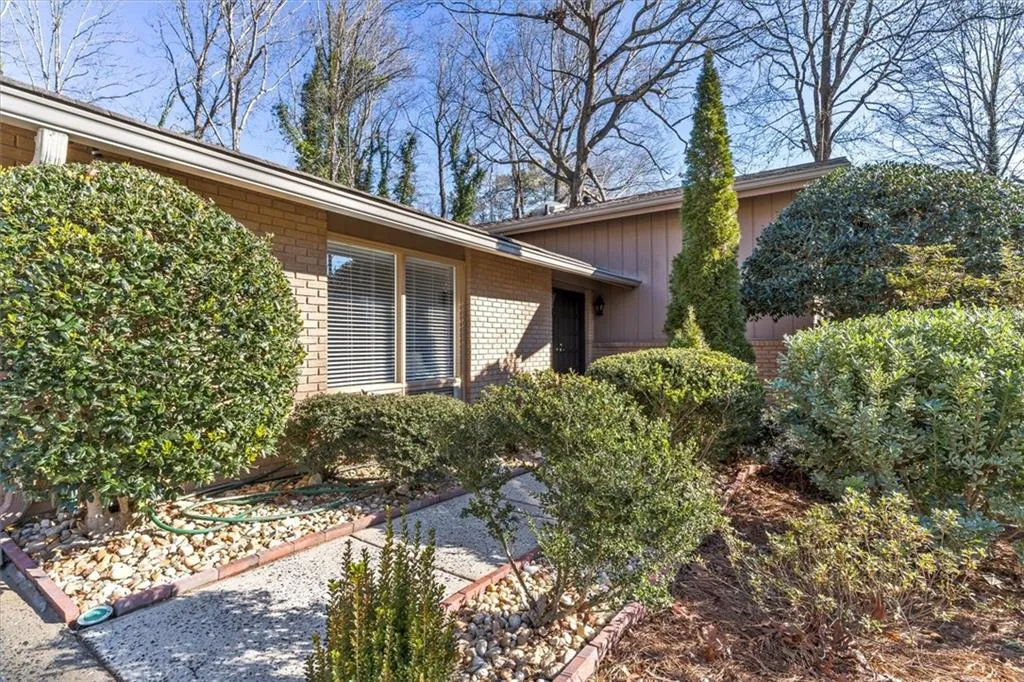 810 Sudbury Road, Sandy Springs, Georgia 30328, 4 Bedrooms Bedrooms, ,4 BathroomsBathrooms,Residential,Sold,810 Sudbury Road,6987887