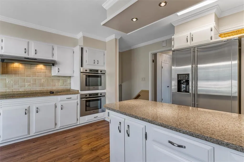 810 Sudbury Road, Sandy Springs, Georgia 30328, 4 Bedrooms Bedrooms, ,4 BathroomsBathrooms,Residential,Sold,810 Sudbury Road,6987887