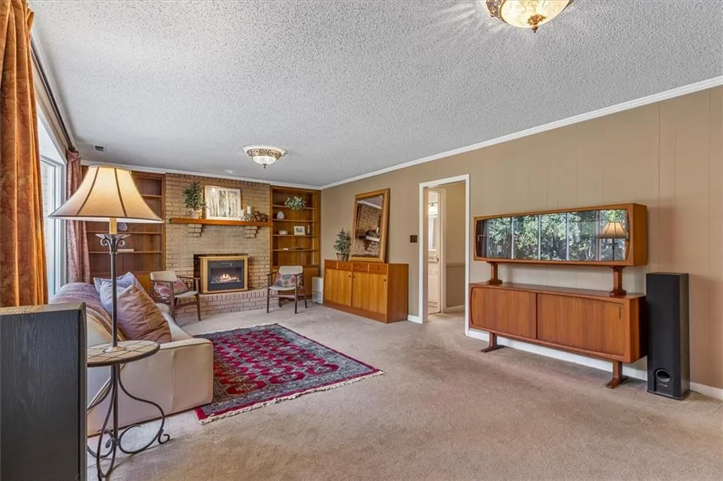 810 Sudbury Road, Sandy Springs, Georgia 30328, 4 Bedrooms Bedrooms, ,4 BathroomsBathrooms,Residential,Sold,810 Sudbury Road,6987887