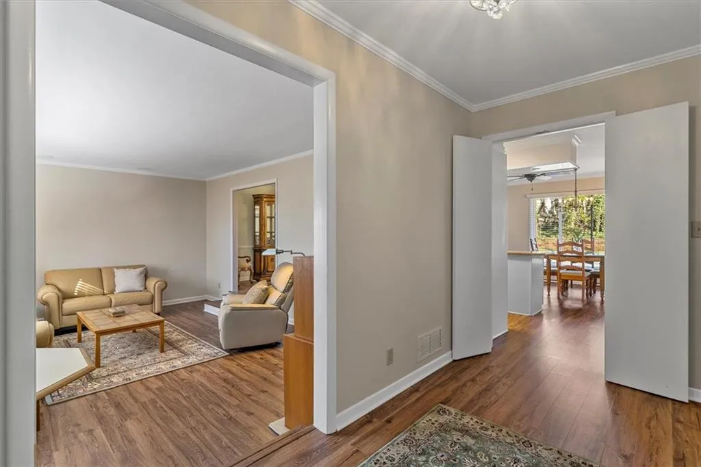 810 Sudbury Road, Sandy Springs, Georgia 30328, 4 Bedrooms Bedrooms, ,4 BathroomsBathrooms,Residential,Sold,810 Sudbury Road,6987887