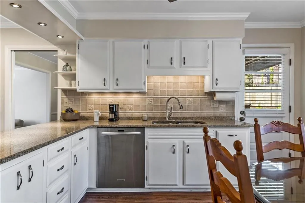 810 Sudbury Road, Sandy Springs, Georgia 30328, 4 Bedrooms Bedrooms, ,4 BathroomsBathrooms,Residential,Sold,810 Sudbury Road,6987887
