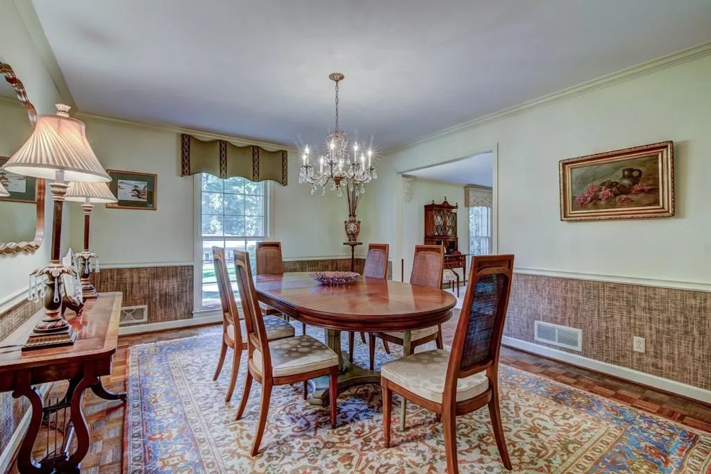 325 Riverhill Drive, Sandy Springs, Georgia 30328, 3 Bedrooms Bedrooms, ,2 BathroomsBathrooms,Residential,Sold,325 Riverhill Drive,5905883