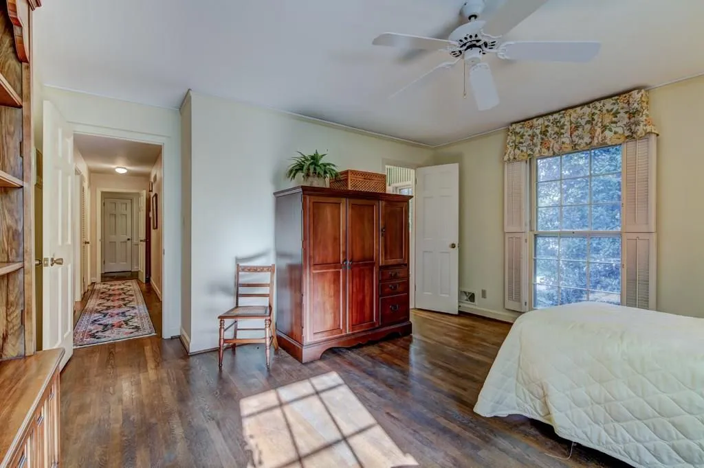 325 Riverhill Drive, Sandy Springs, Georgia 30328, 3 Bedrooms Bedrooms, ,2 BathroomsBathrooms,Residential,Sold,325 Riverhill Drive,5905883