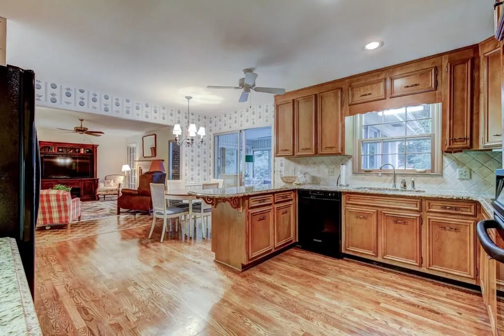 325 Riverhill Drive, Sandy Springs, Georgia 30328, 3 Bedrooms Bedrooms, ,2 BathroomsBathrooms,Residential,Sold,325 Riverhill Drive,5905883