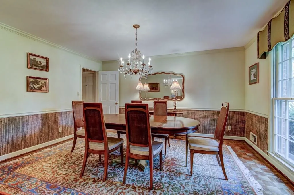 325 Riverhill Drive, Sandy Springs, Georgia 30328, 3 Bedrooms Bedrooms, ,2 BathroomsBathrooms,Residential,Sold,325 Riverhill Drive,5905883