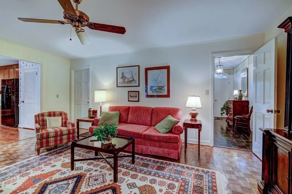 325 Riverhill Drive, Sandy Springs, Georgia 30328, 3 Bedrooms Bedrooms, ,2 BathroomsBathrooms,Residential,Sold,325 Riverhill Drive,5905883