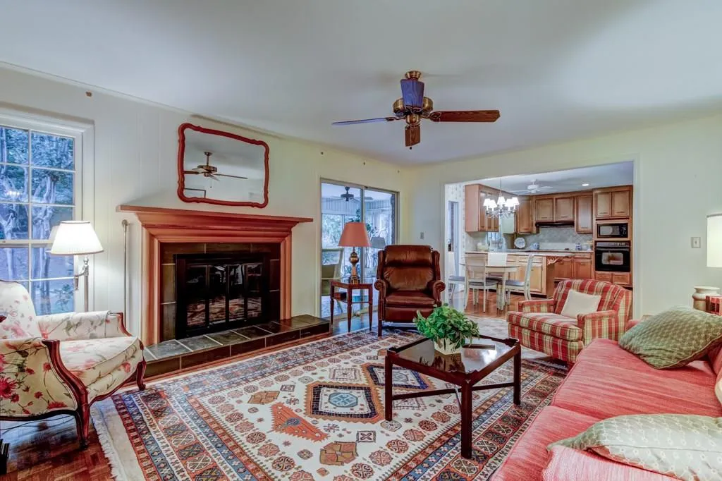 325 Riverhill Drive, Sandy Springs, Georgia 30328, 3 Bedrooms Bedrooms, ,2 BathroomsBathrooms,Residential,Sold,325 Riverhill Drive,5905883