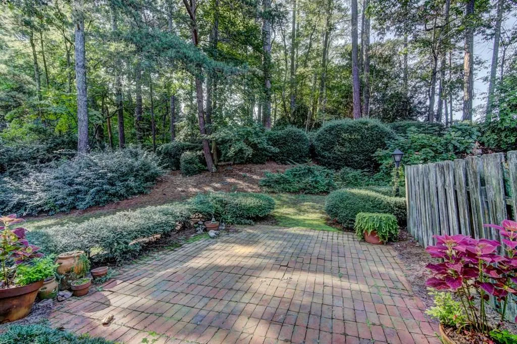 325 Riverhill Drive, Sandy Springs, Georgia 30328, 3 Bedrooms Bedrooms, ,2 BathroomsBathrooms,Residential,Sold,325 Riverhill Drive,5905883