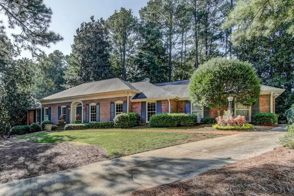 325 Riverhill Drive, Sandy Springs, Georgia 30328, 3 Bedrooms Bedrooms, ,2 BathroomsBathrooms,Residential,Sold,325 Riverhill Drive,5905883