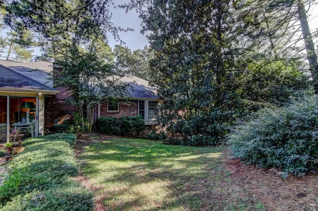 325 Riverhill Drive, Sandy Springs, Georgia 30328, 3 Bedrooms Bedrooms, ,2 BathroomsBathrooms,Residential,Sold,325 Riverhill Drive,5905883