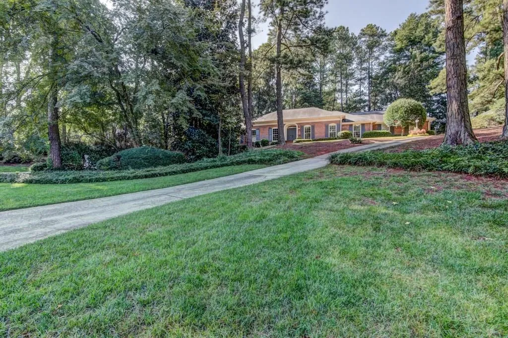 325 Riverhill Drive, Sandy Springs, Georgia 30328, 3 Bedrooms Bedrooms, ,2 BathroomsBathrooms,Residential,Sold,325 Riverhill Drive,5905883