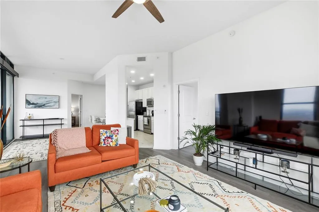 3040 Peachtree Road Nw Unit 1811, Atlanta, Georgia 30305, 2 Bedrooms Bedrooms, 0 ,2 BathroomsBathrooms,Residential,Sold,3040 Peachtree Road Nw Unit 1811,7715750