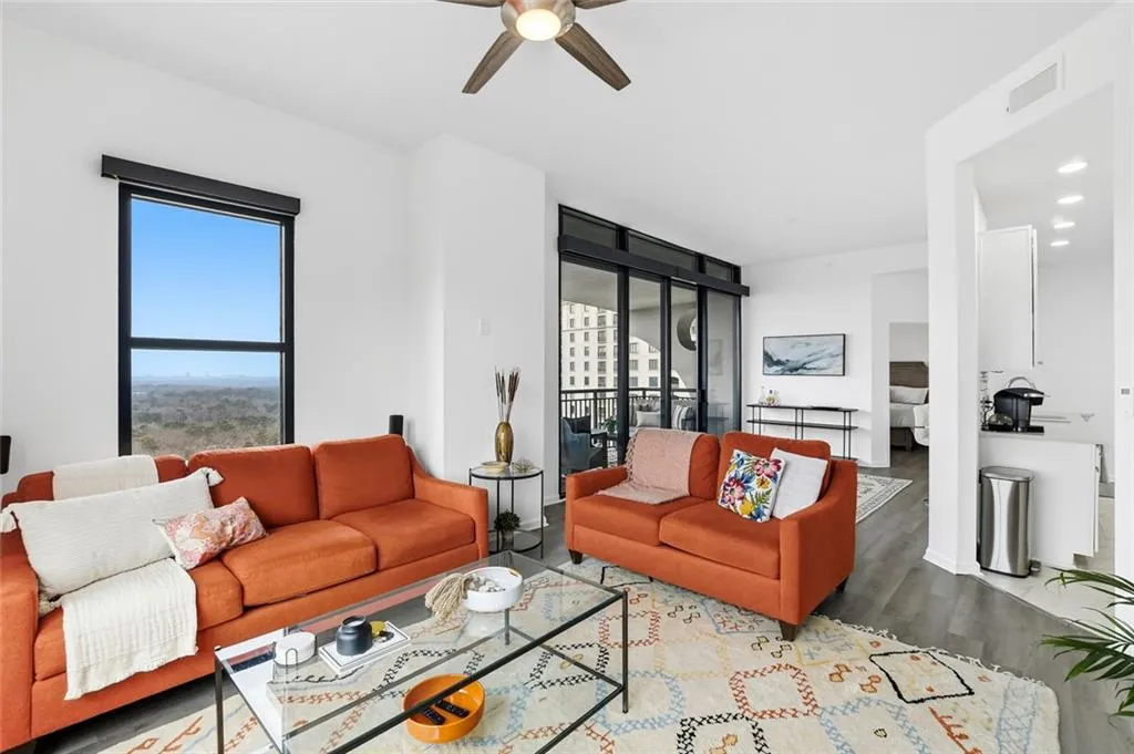 3040 Peachtree Road Nw Unit 1811, Atlanta, Georgia 30305, 2 Bedrooms Bedrooms, 0 ,2 BathroomsBathrooms,Residential,Sold,3040 Peachtree Road Nw Unit 1811,7715750