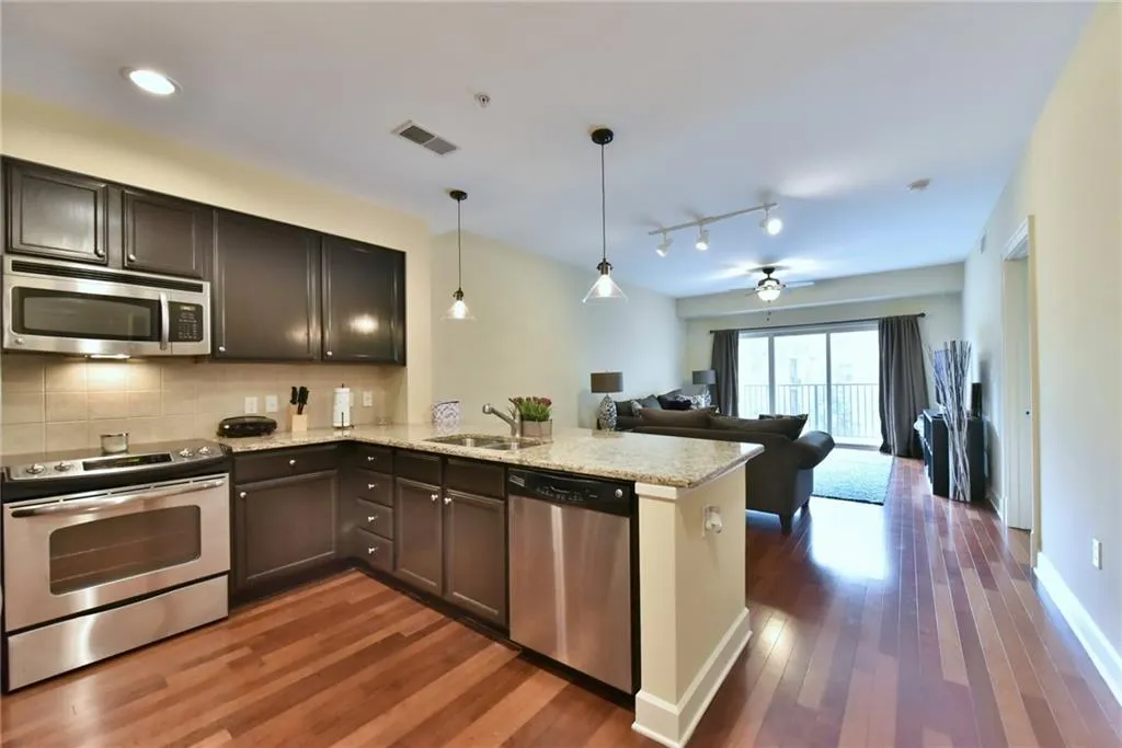 200 River Vista Drive Unit 445, Atlanta, Georgia 30339, 1 Bedroom Bedrooms, ,1 BathroomBathrooms,Residential,Sold,200 River Vista Drive Unit 445,5855729