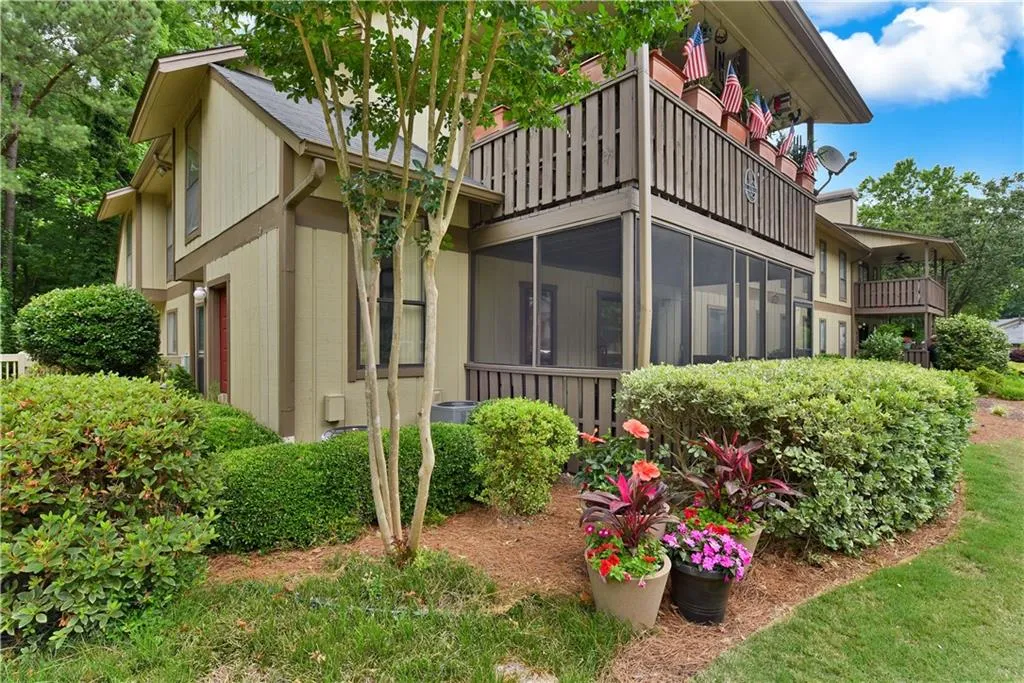 902 Woodcliff Drive Unit 902, Atlanta, Georgia 30350, 2 Bedrooms Bedrooms, ,2 BathroomsBathrooms,Residential,Sold,902 Woodcliff Drive Unit 902,6896397