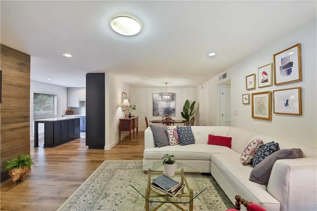 902 Woodcliff Drive Unit 902, Atlanta, Georgia 30350, 2 Bedrooms Bedrooms, ,2 BathroomsBathrooms,Residential,Sold,902 Woodcliff Drive Unit 902,6896397