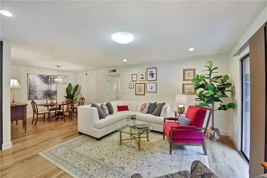 902 Woodcliff Drive Unit 902, Atlanta, Georgia 30350, 2 Bedrooms Bedrooms, ,2 BathroomsBathrooms,Residential,Sold,902 Woodcliff Drive Unit 902,6896397