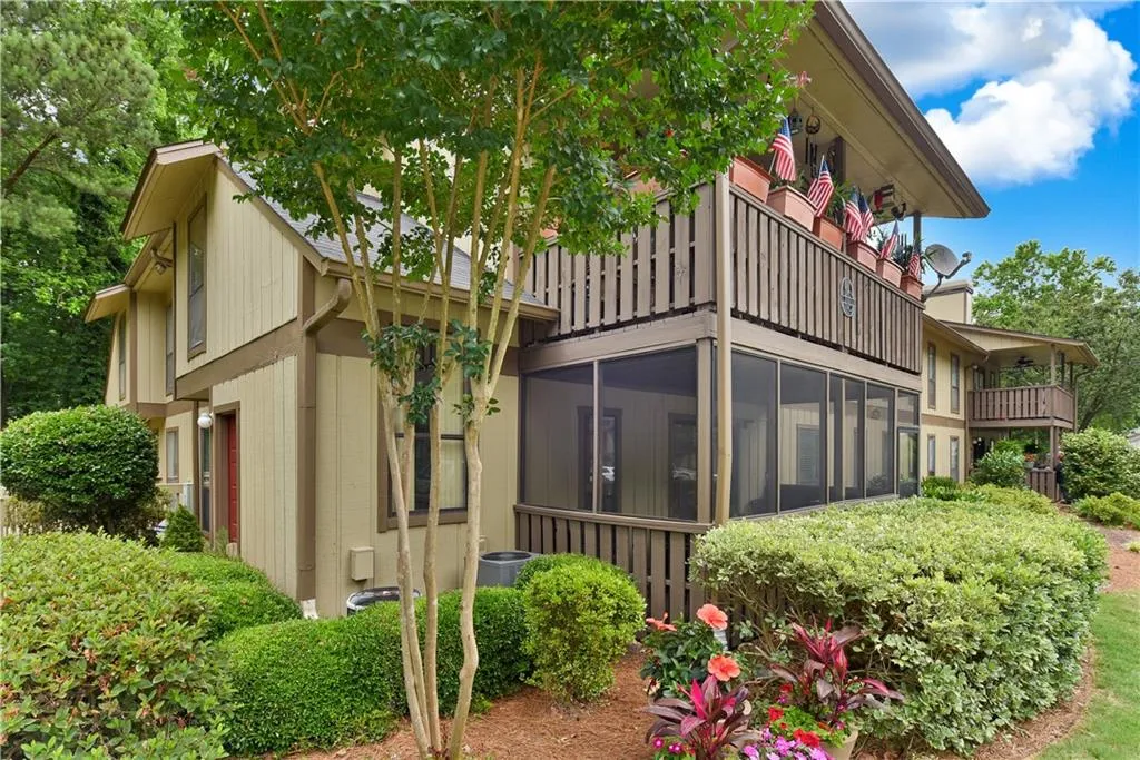 902 Woodcliff Drive Unit 902, Atlanta, Georgia 30350, 2 Bedrooms Bedrooms, ,2 BathroomsBathrooms,Residential,Sold,902 Woodcliff Drive Unit 902,6896397