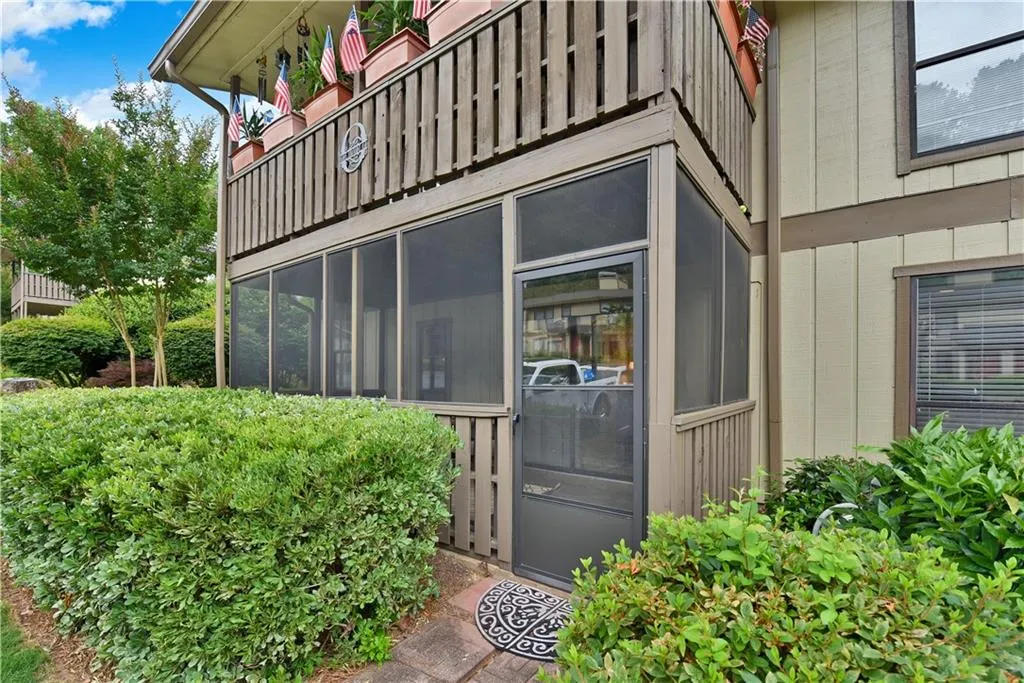 902 Woodcliff Drive Unit 902, Atlanta, Georgia 30350, 2 Bedrooms Bedrooms, ,2 BathroomsBathrooms,Residential,Sold,902 Woodcliff Drive Unit 902,6896397