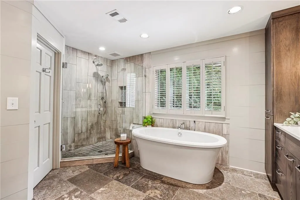 1765 Brandon Hall Drive, Atlanta, Georgia 30350, 6 Bedrooms Bedrooms, ,4 BathroomsBathrooms,Residential,For Sale,1765 Brandon Hall Drive,7654242