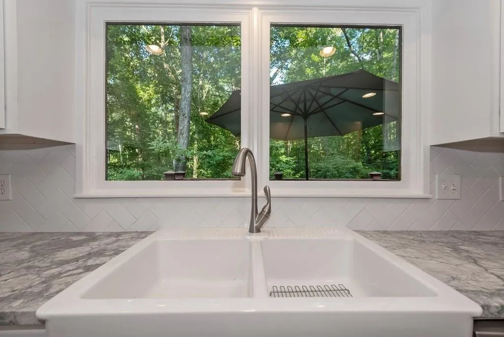 245 Skyridge Drive, Sandy Springs, Georgia 30350, 5 Bedrooms Bedrooms, ,3 BathroomsBathrooms,Residential,Sold,245 Skyridge Drive,6688136