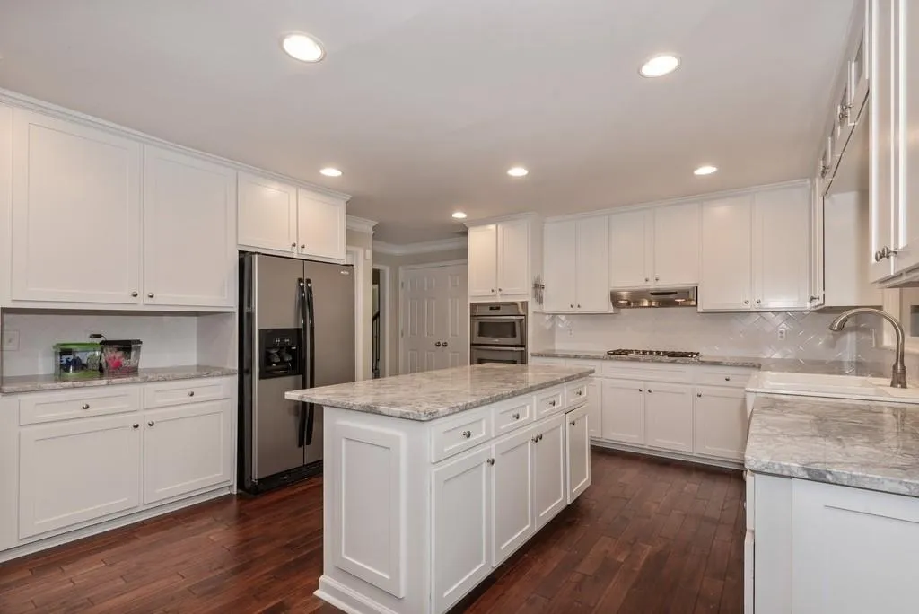 245 Skyridge Drive, Sandy Springs, Georgia 30350, 5 Bedrooms Bedrooms, ,3 BathroomsBathrooms,Residential,Sold,245 Skyridge Drive,6688136