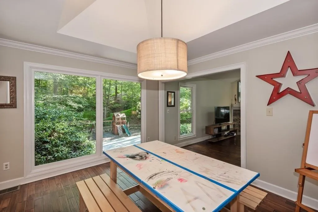 245 Skyridge Drive, Sandy Springs, Georgia 30350, 5 Bedrooms Bedrooms, ,3 BathroomsBathrooms,Residential,Sold,245 Skyridge Drive,6688136