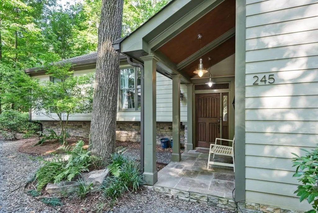 245 Skyridge Drive, Sandy Springs, Georgia 30350, 5 Bedrooms Bedrooms, ,3 BathroomsBathrooms,Residential,Sold,245 Skyridge Drive,6688136
