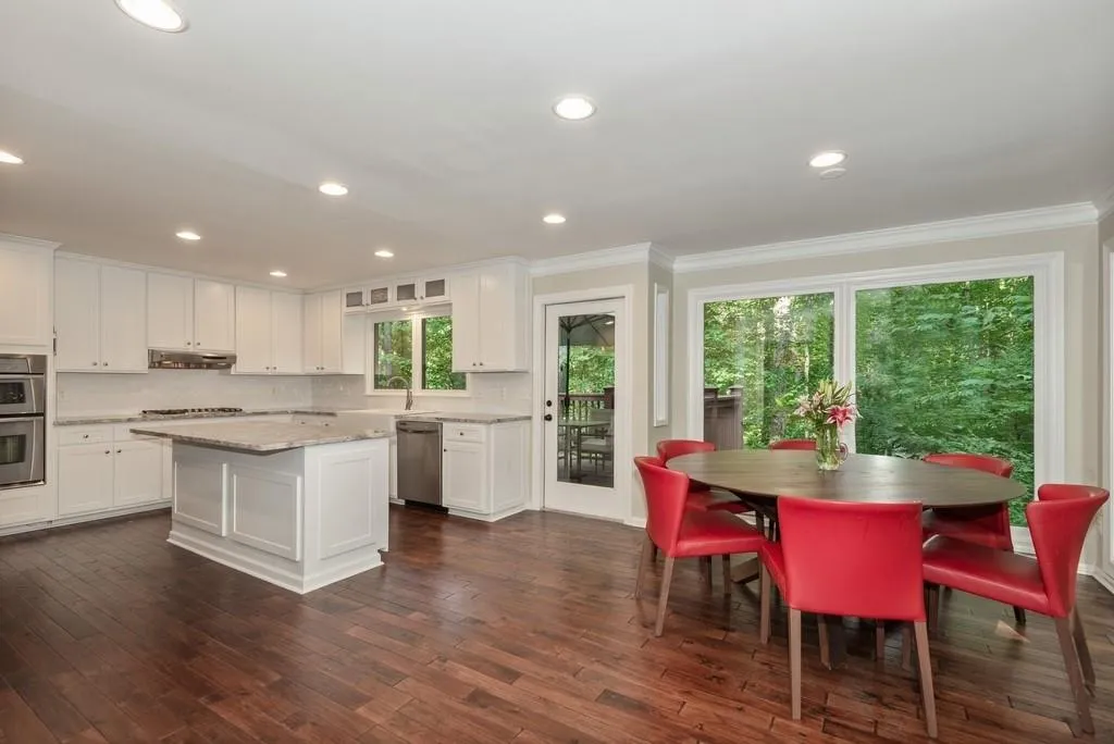 245 Skyridge Drive, Sandy Springs, Georgia 30350, 5 Bedrooms Bedrooms, ,3 BathroomsBathrooms,Residential,Sold,245 Skyridge Drive,6688136